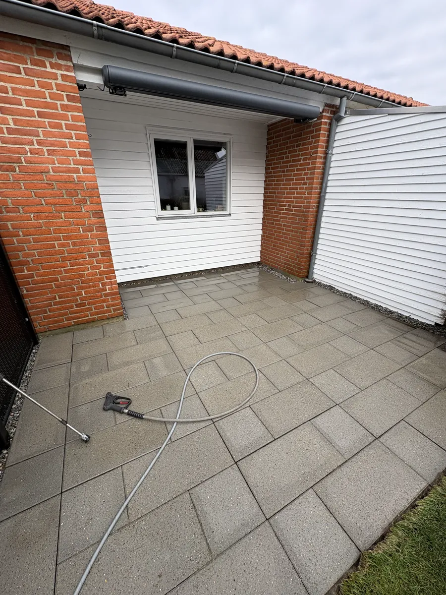 Fliserens — gårdhave